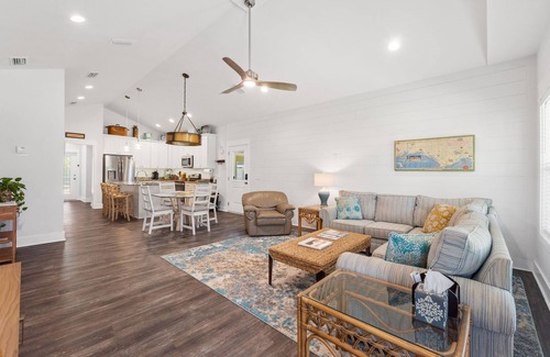 Magnolia Bluffs Casa | Reminiscing, just a few short minutes to the beach