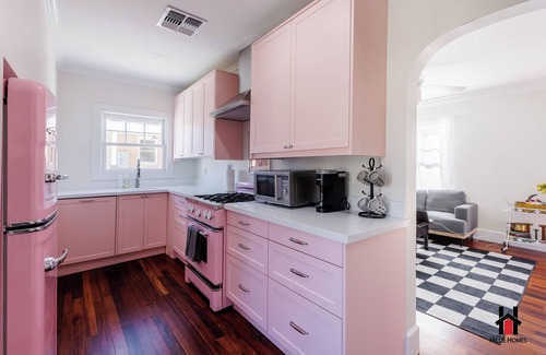 West Second Street Historic District Casa | Remodeled 1920s Bungalow & Retro Casita