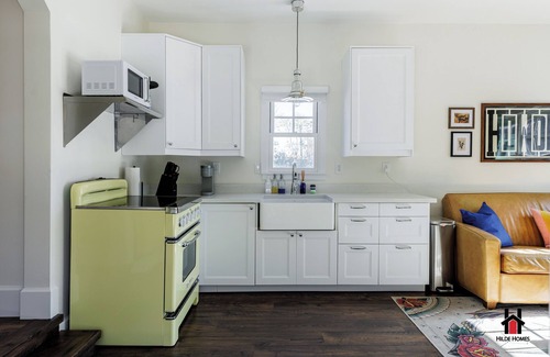West Second Street Historic District Casa | Remodeled 1920s Bungalow & Retro Casita