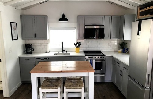 Birch Bay Cabaña | Remodeled 1930 Birch Bay Cottage Close to Beach
