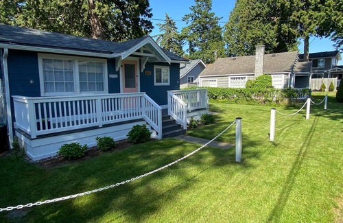 Birch Bay Cabaña | Remodeled 1930 Birch Bay Cottage Close to Beach