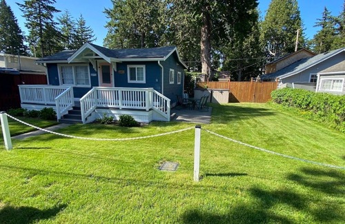 Birch Bay Cabaña | Remodeled 1930 Birch Bay Cottage Close to Beach