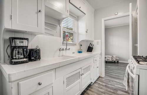 Civic Core Casa | Remodeled 1bd Craftsman Bungalow