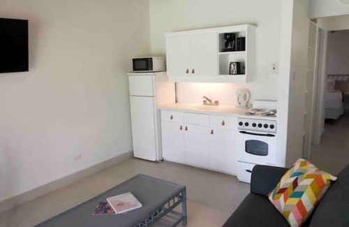 Sunset Crest Apartamento | Remodeled 1BR Suite - 5 min walk to the beach!