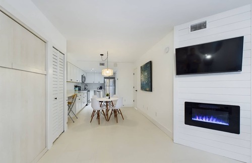 Cape Caneveral Beach Gardens Condominio | Remodeled 2 Bedroom Condo in Royal Mansions Oceanfront Complex - Cape Canaveral!