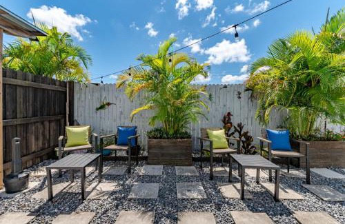 St. Petersburg - Clearwater Apartamento | Remodeled 2BR Apartment w/Garden Deck