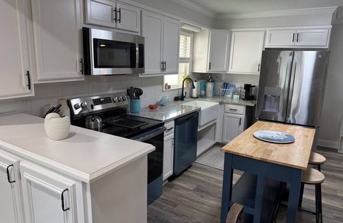 Rogersville Casa | Remodeled 3 bedroom/2 bath house. Sleeps 7. Availability for 12. Great Location