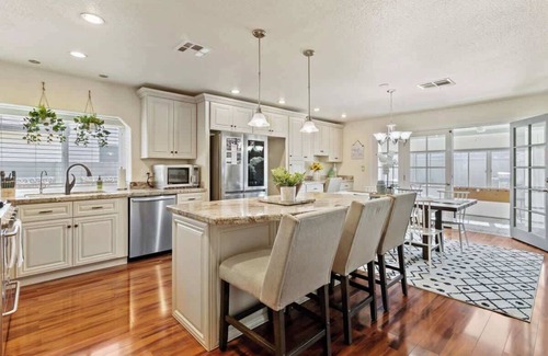 Highland Hills Casa | ❤️ Remodeled 3BR Pool House w Arcade & Foosball