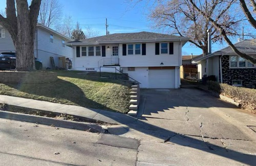 South Central Omaha Casa | Remodeled 4-2 in the Heart of Omaha- Pay Monthly