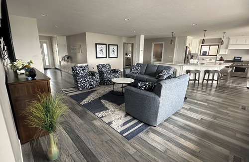 Clear Lake Casa | Remodeled 5-bedroom 3-Bath house for your family fun!