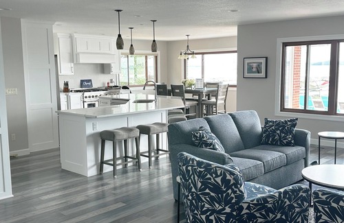 Clear Lake Casa | Remodeled 5-bedroom 3-Bath house for your family fun!