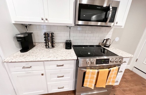 Lake City Casa | Remodeled and Convenient Downtown High Springs Retreat