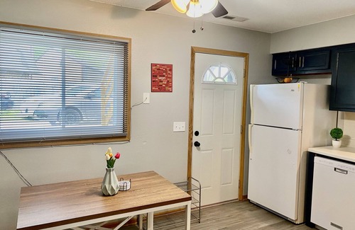 Council Bluffs Apartamento | Remodeled apartment in central location
