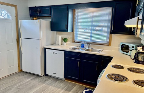 Council Bluffs Apartamento | Remodeled apartment in central location