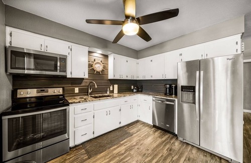 Grove Cabina | Remodeled cabin on Grand Lake with boat slip and boat dock. Pet-Friendly!