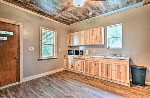 Krakow Casa | Remodeled Cecil Farmhouse, Near Shawano Lake!