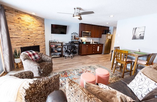 Bartlett Condominio | Spectacular condo near skiing - shopping - hiking!