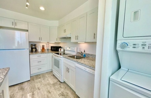 Bolongo Bay Condominio | Remodeled Condo! Private Balcony/On the Water/Listen to the Waves! OMG Sunsets!