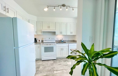 Bolongo Bay Condominio | Remodeled Condo! Private Balcony/On the Water/Listen to the Waves! OMG Sunsets!