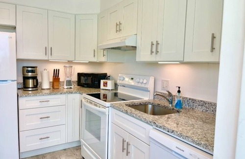 Bolongo Bay Condominio | Remodeled Condo! Private Balcony/On the Water/Listen to the Waves! OMG Sunsets!