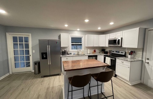 Manchester Casa | Remodeled Cottage with Sunroom