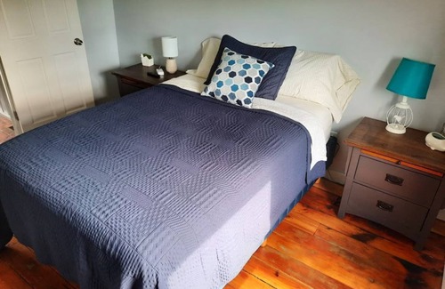 Vernon County Otro | Remodeled country farmhouse, 3 min drive from Mississippi River, Peaceful/Clean.
