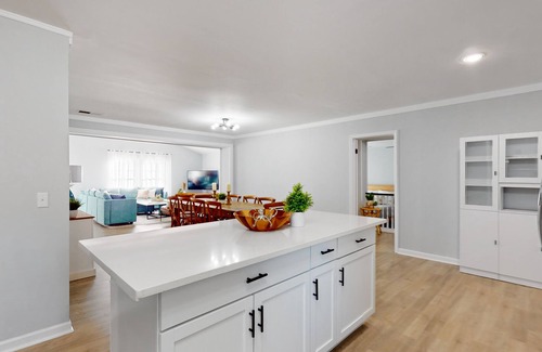 Shell Point Casa | Remodeled cozy ocean themed home with outdoor seating & firepit