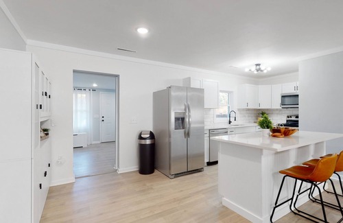 Shell Point Casa | Remodeled cozy ocean themed home with outdoor seating & firepit