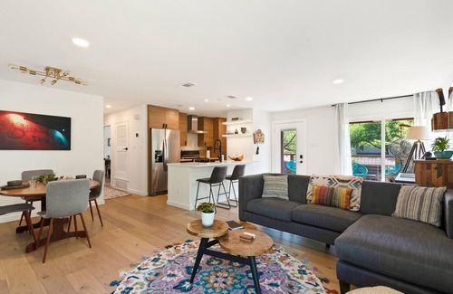 Barton Hills Casa | Remodeled duplex in Barton Hills with open kitchen, great patio. Sunset views.