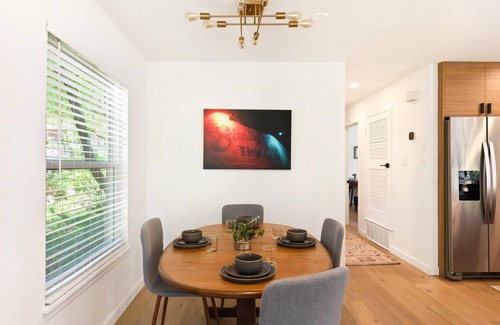 Barton Hills Casa | Remodeled duplex in Barton Hills with open kitchen, great patio. Sunset views.