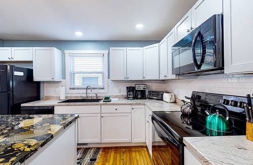 Empire Casa | Remodeled farmhouse near downtown with a firepit, central AC & washer/dryer,