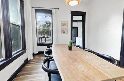Des Moines Casa | Remodeled Gem-blocks From Drake-sleeps 7!