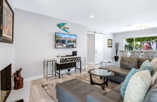 Racquet Club South Casa | Remodeled Gem with Pool, Hot Tub, Fire Pit, Grill & Putting Green