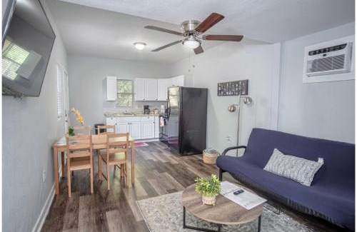 Five Points Apartamento | Remodeled Historic 1BR1BA House Near Downtown