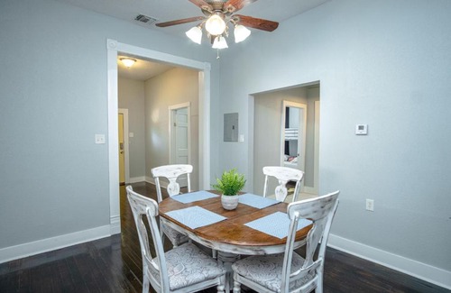 Five Points Apartamento | Remodeled Historic 2BR 1BA House Near Downtown