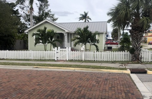 Punta Gorda Cabaña | Remodeled historic downtown Punta Gorda, FL charming cottage