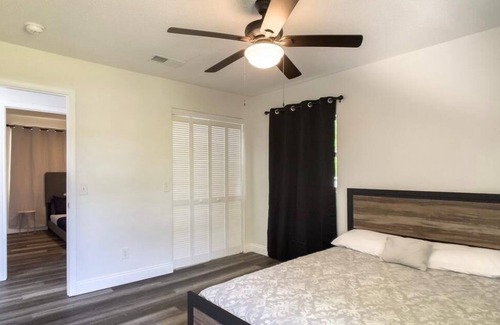 Milton Casa | Remodeled historical cottage w/firepit, super close to great beaches.