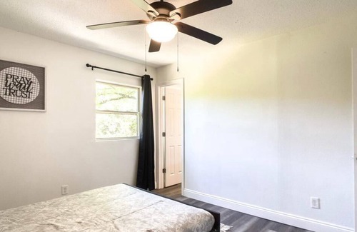 Milton Casa | Remodeled historical cottage w/firepit, super close to great beaches.