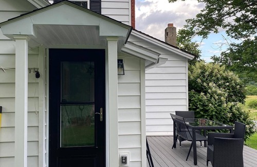 Fishs Eddy Casa | Remodeled historical farmhouse with luxury kitchen and bathrooms