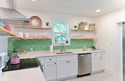 River District Casa | Remodeled home in Historic neighborhood. 20 min.~ AMI/ 5 min ~downtown Bradenton