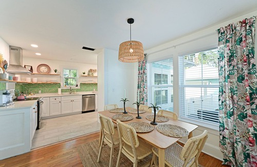 River District Casa | Remodeled home in Historic neighborhood. 20 min.~ AMI/ 5 min ~downtown Bradenton