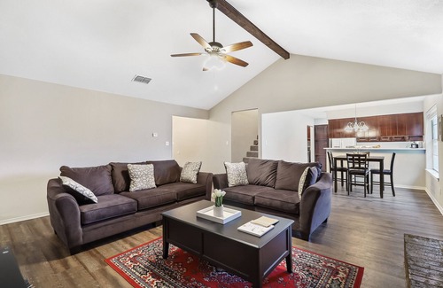Saginaw Casa | Remodeled house 3BR/2BA Sleeps 10, self-check in