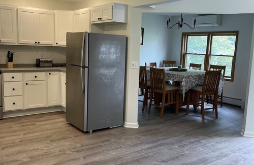Town of Varick Casa | Remodeled Lake House 4 Bed/ 3 bath, Pet Friendly Enjoy Fall on Cayuga Lake!
