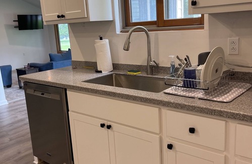 Town of Varick Casa | Remodeled Lake House 4 Bed/ 3 bath, Pet Friendly Enjoy Fall on Cayuga Lake!