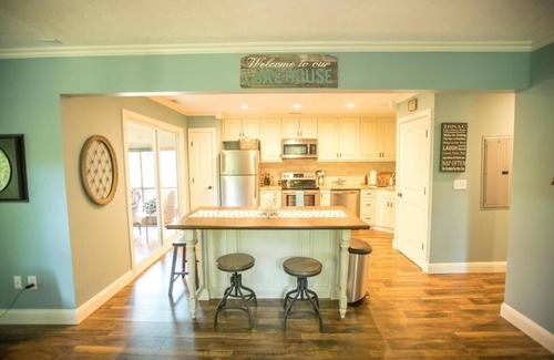 Sloans Valley Condominio | Remodeled Lakefront Woodson Bend Condo- 92-2 Eagle Drive