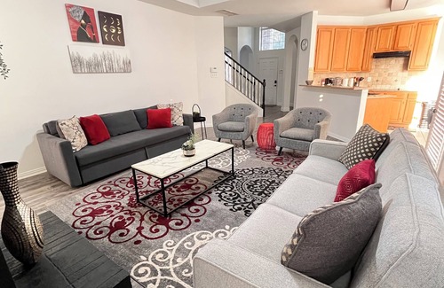 Lewisville Casa | Remodeled luxury with Proximity