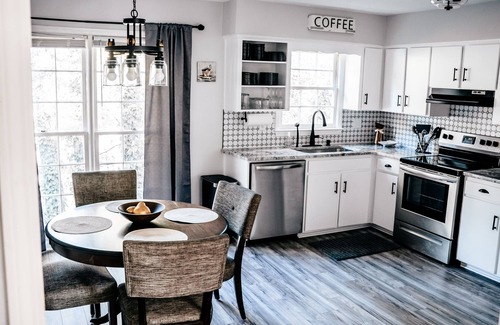 Columbus Apartamento | Remodeled Modern Apartment Minutes from Ft. Benning and Midtown Dining.