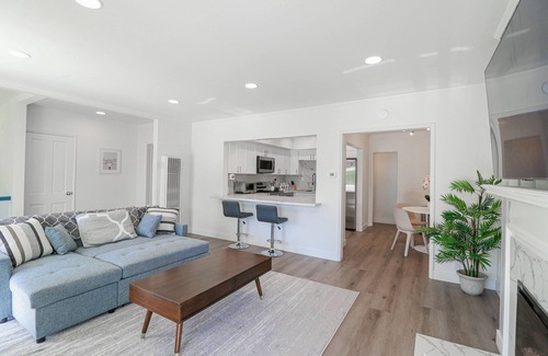 Old Towne Casa | Remodeled Modern House Steps To Beach 2 Car Garage