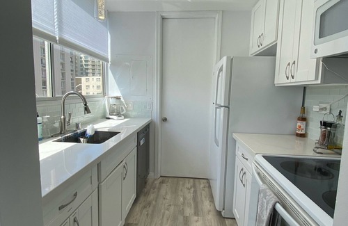 Diamond Head - Kapahulu - St. Louis Condominio | Remodeled oasis in the heart of Waikiki! Min. from beach, shops, & restaurants!