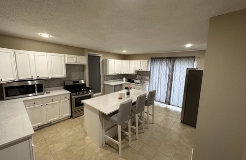 West Seventh Casa | Remodeled Private & Cozy Single-Family Home Located In St. Paul
